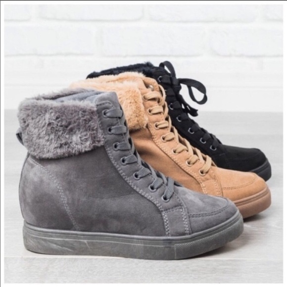 Faux Fur Gray Lace Up Style Wedge Insole Winter Boots Women’s various sizes NIB - Picture 3 of 14